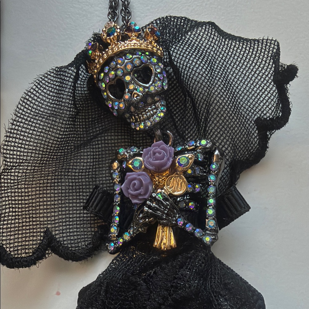 Betsey Johnson Day of the Dead Bride Necklace & Earrings Set – NWT